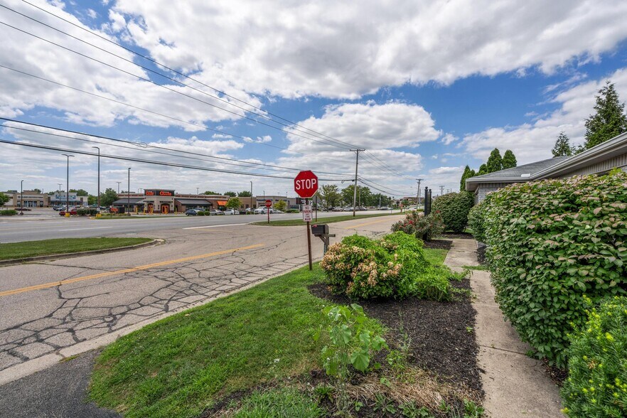 More Photos Of 2233 Miamisburg-Centerville Rd, Dayton Office For Sale