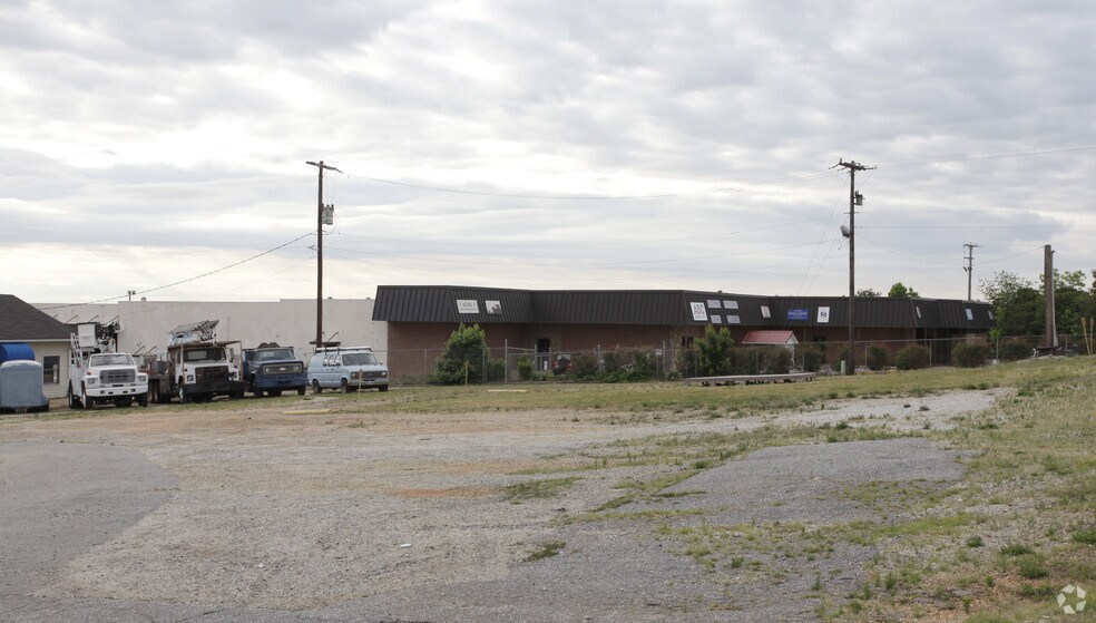 More Photos Of 317 S Buncombe Rd, Greer Warehouse For Lease