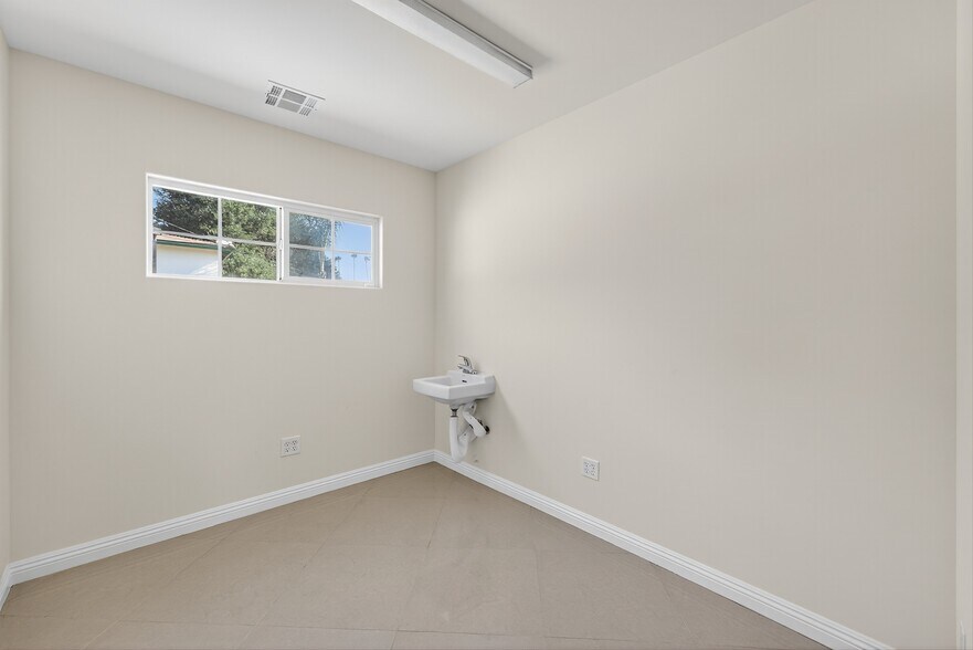 More Photos Of 447 N Prairie Ave, Inglewood Medical For Lease