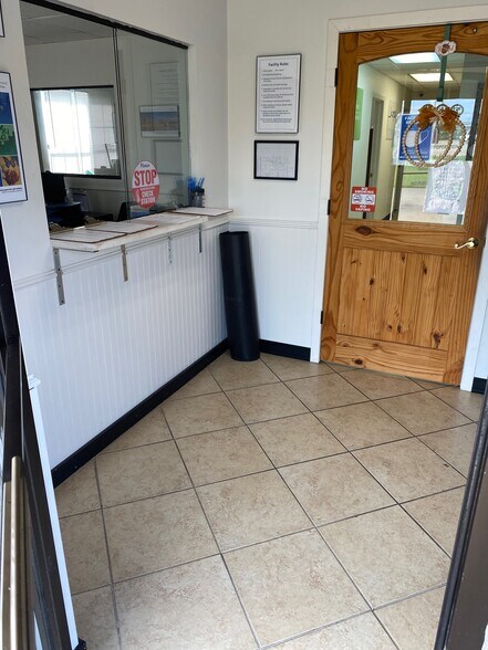 More Photos Of 2112 N Bolton Ave, Alexandria Service For Sale