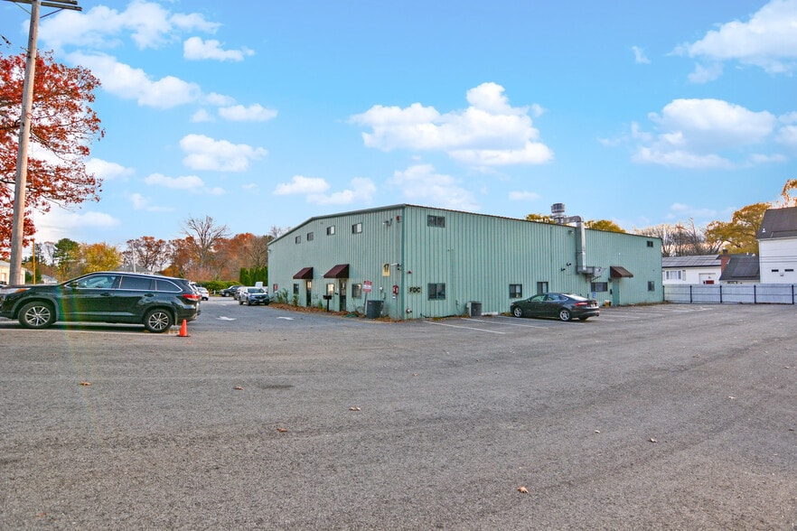 More Photos Of 17 Darrin Rd, Dracut Skilled Nursing Facility For Sale