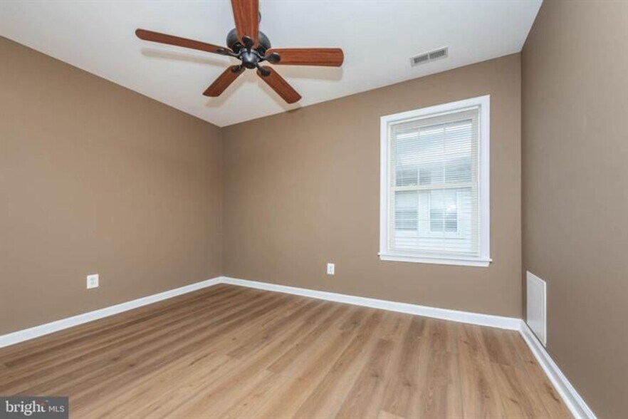 More Photos Of 4021 Barrington Rd, Baltimore Flex For Sale