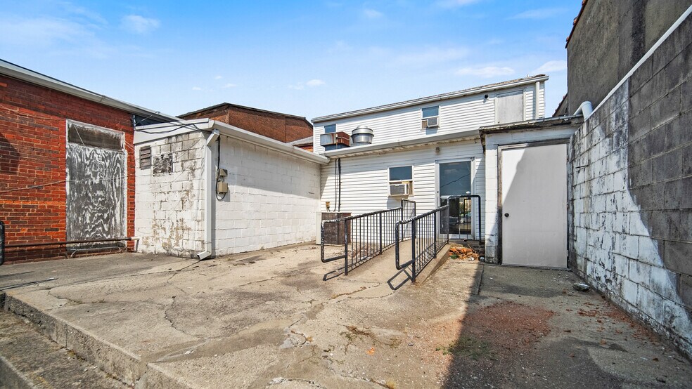 More Photos Of 111 W Main St, West Union Flex For Sale