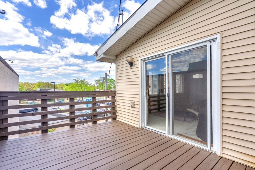 More Photos Of 105 1/2 S Court St, Crown Point General Retail For Sale