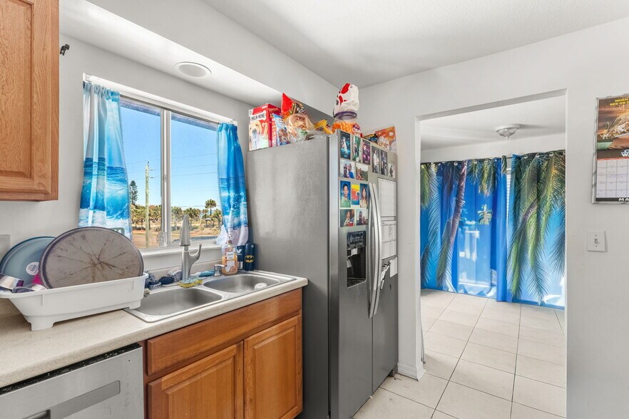 More Photos Of 1592 Jimmy Buffet Mem Hwy, Satellite Beach Office Residential For Sale