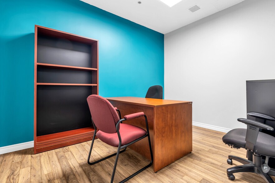 More Photos Of 4890-4898 Boul Taschereau, Longueuil General Retail For Sale