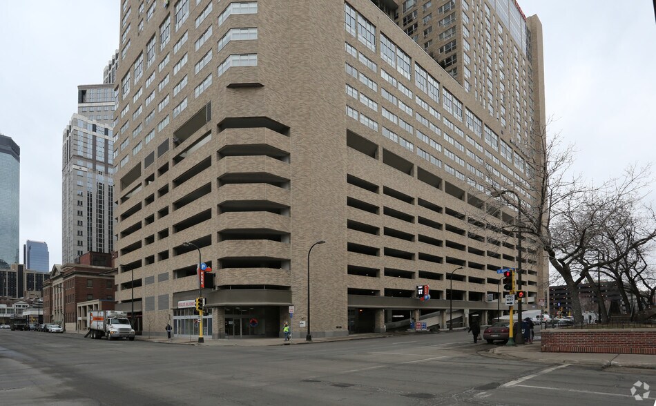More Photos Of 700 5th Ave S, Minneapolis Parking Garage For Lease