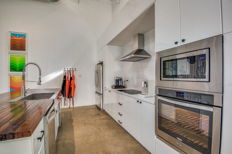 More Photos Of 4827-4841 Memphis St, Dallas Office For Sale