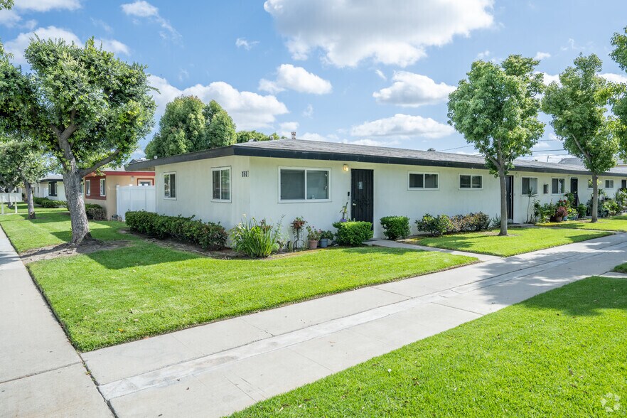 More Photos Of 870-899 S Philadelphia St, Anaheim Apartments For Sale