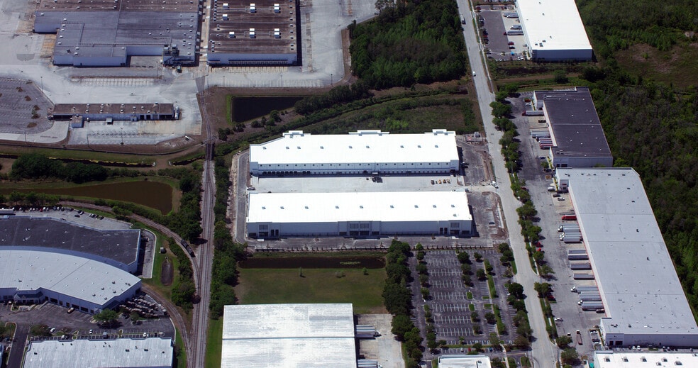 More Photos Of 3905 Center Loop, Orlando Unknown For Lease