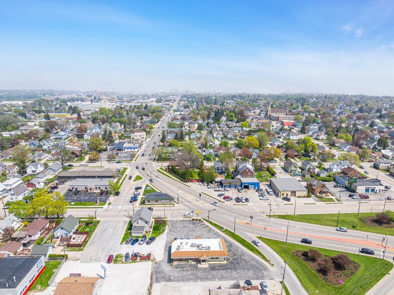 More Photos Of 2604 Custer St, Manitowoc General Retail For Sale