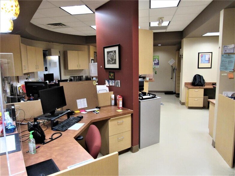 More Photos Of 3 Professional Dr, Alton Office For Lease