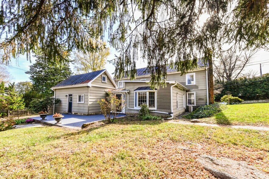More Photos Of 173 Main St, Stanardsville Flex For Sale