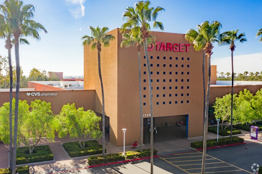 More Photos Of 2915-3011 El Camino Real, Tustin Unknown For Lease