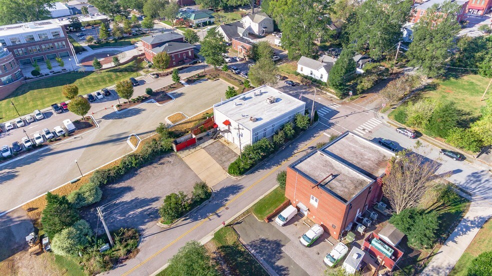 More Photos Of 203 Brooks St, Wake Forest Freestanding For Sale