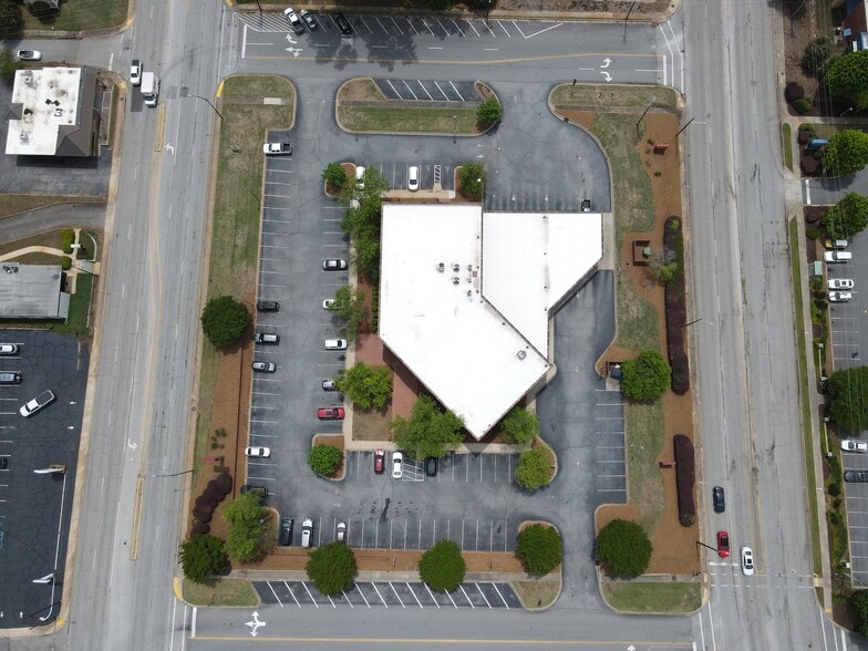 More Photos Of 1101 N Main St, Anderson Office For Sale
