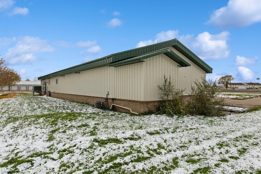 More Photos Of 114 Thomas Cir, Monticello Warehouse For Lease