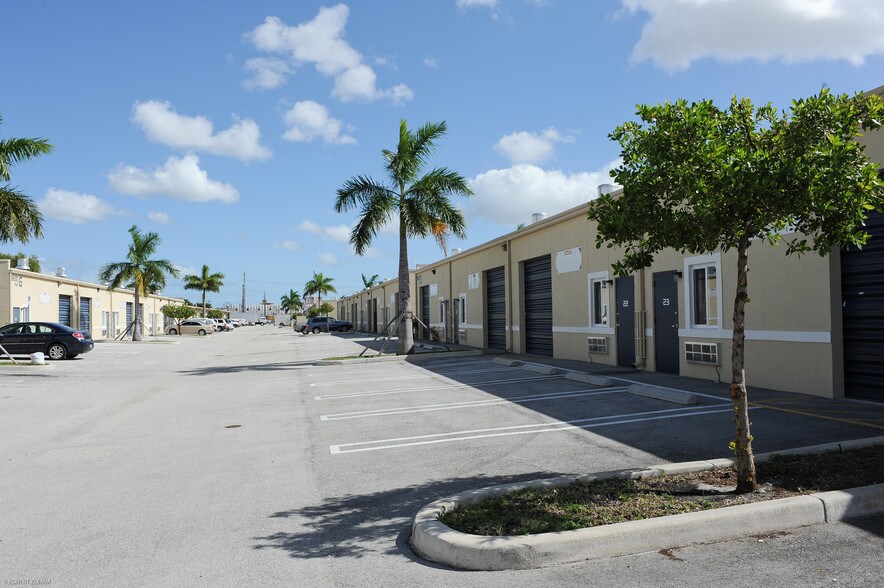 More Photos Of 9802 NW 80th Ave, Hialeah Warehouse For Lease