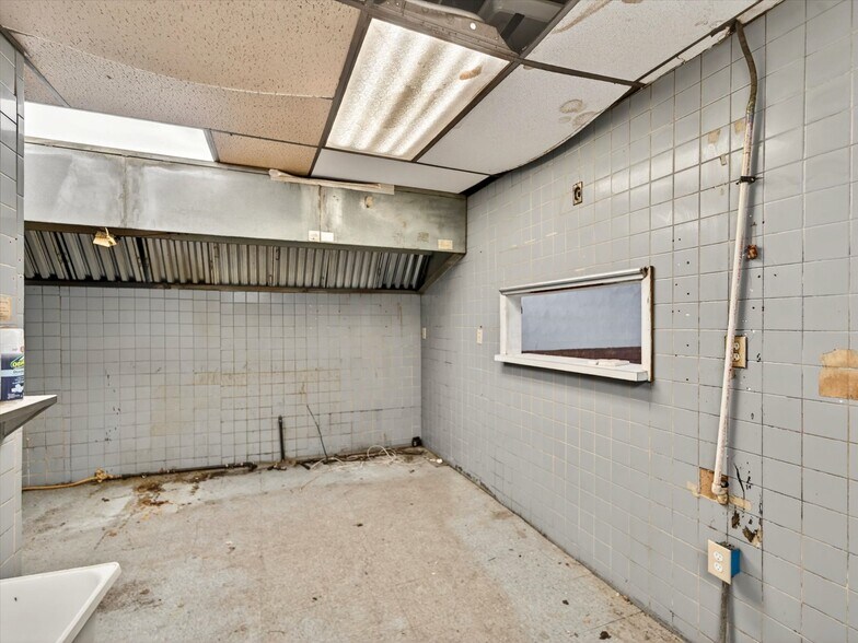 More Photos Of 9 S Main St, Manchester Storefront Retail Residential For Sale