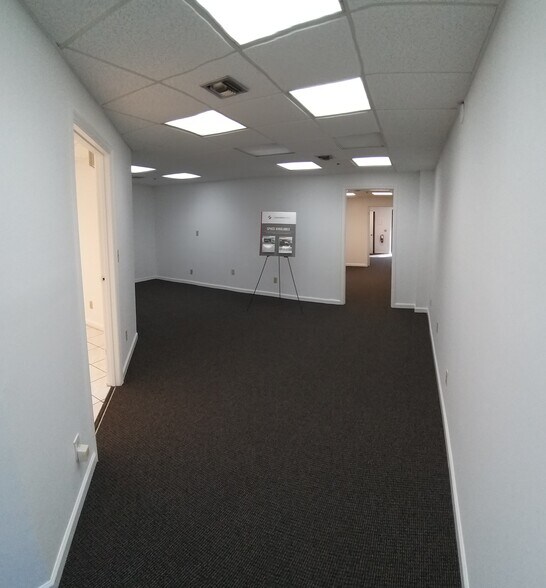 Primary Photo Of 11320 Fortune Cir, Wellington Warehouse For Lease