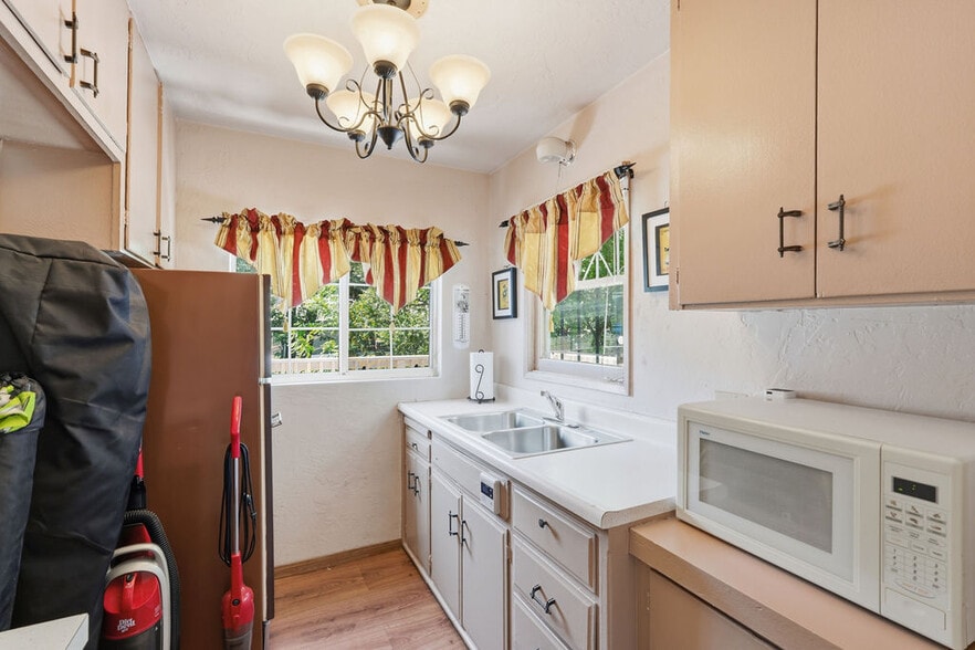 More Photos Of 568 Forest Shade Rd, Crestline Office For Sale