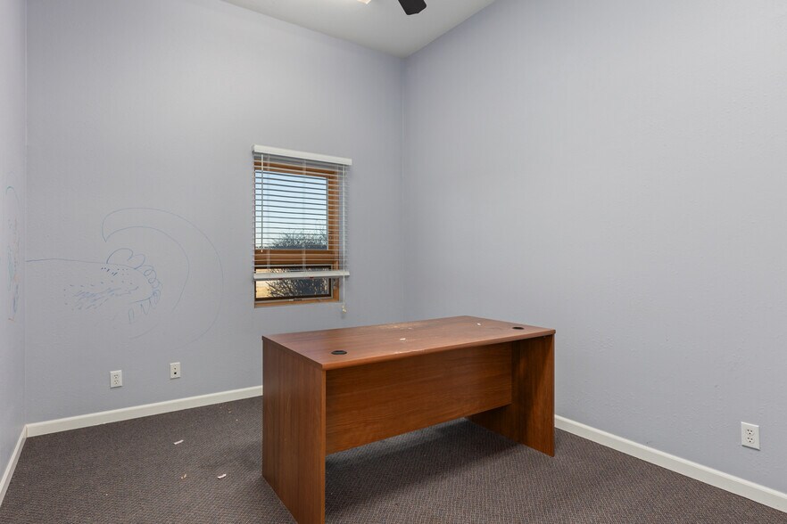 More Photos Of 20586 Old Route 66 Hwy, Staunton Office For Sale