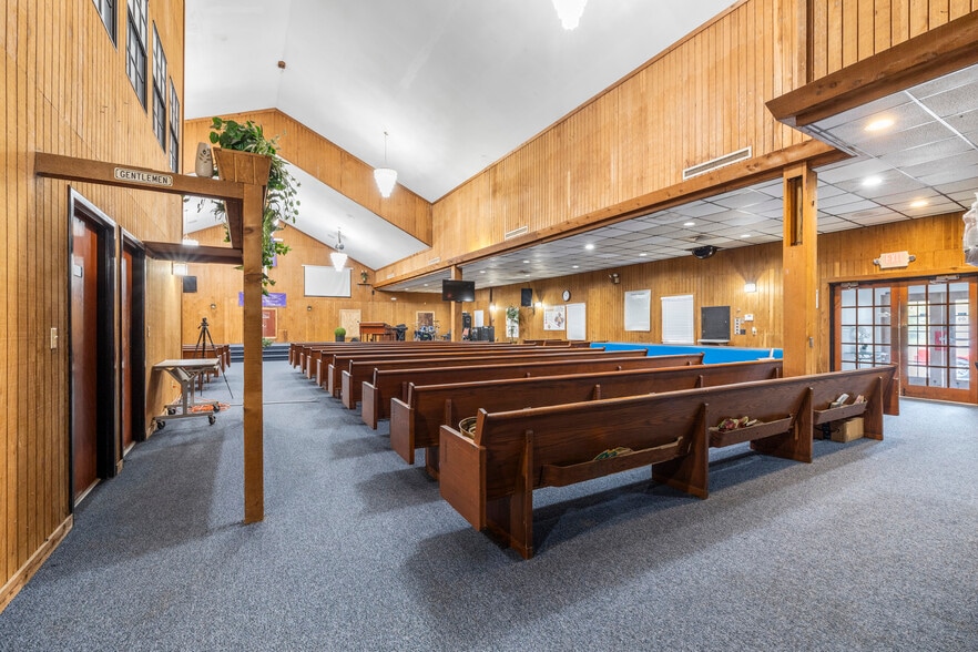 More Photos Of 10511 Main St, Thonotosassa Religious Facility For Sale