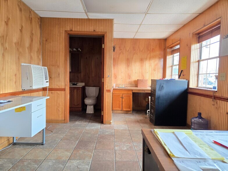 More Photos Of 700 Volunteer Pky, Bristol Auto Dealership For Sale