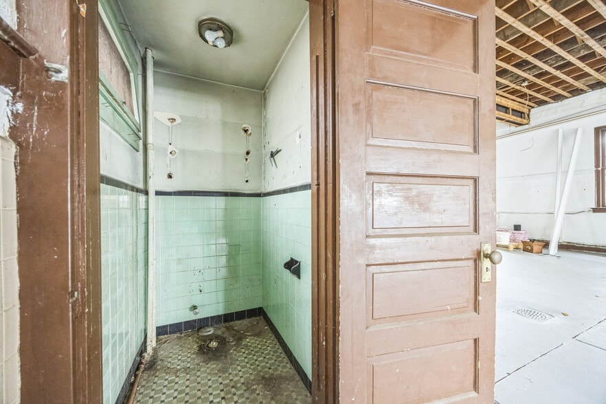 More Photos Of 640 N Broad St, Woodbury Police Fire Station For Sale