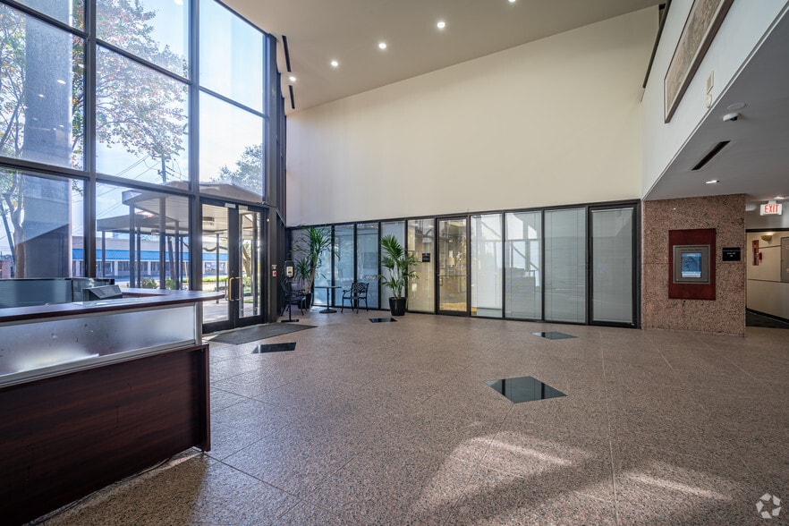 More Photos Of 2500 Wilcrest Dr, Houston Office For Lease