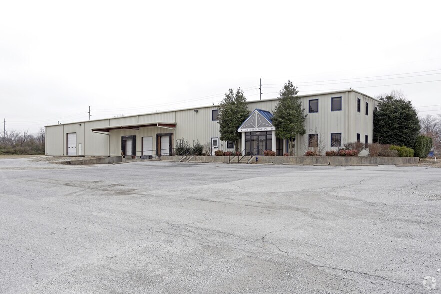 More Photos Of 416 W Stribling Dr, Rogers Warehouse For Lease