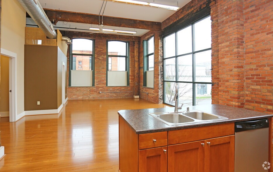 More Photos Of 55 Railroad St, Rochester Apartments For Lease