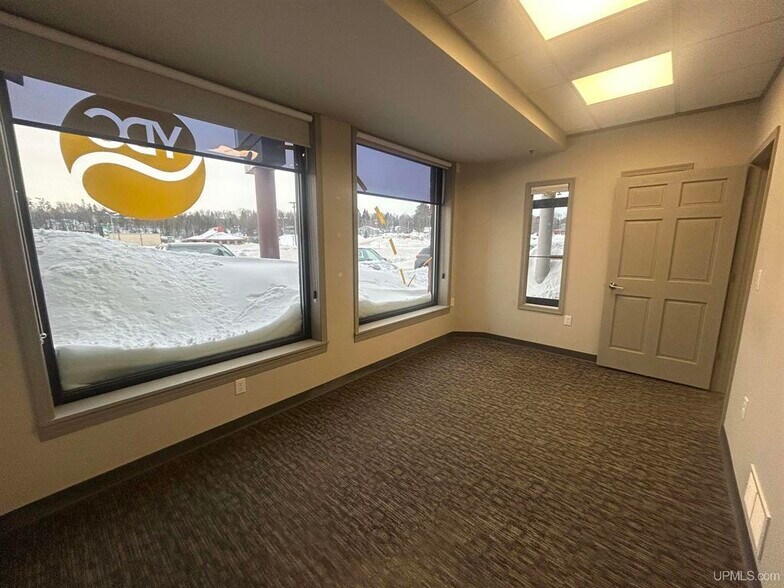 More Photos Of 2168 US 41 w, Marquette Flex For Lease