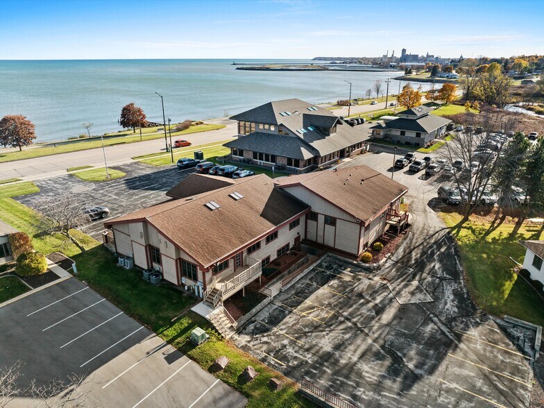 More Photos Of 1000 Maritime Dr, Manitowoc Medical For Lease