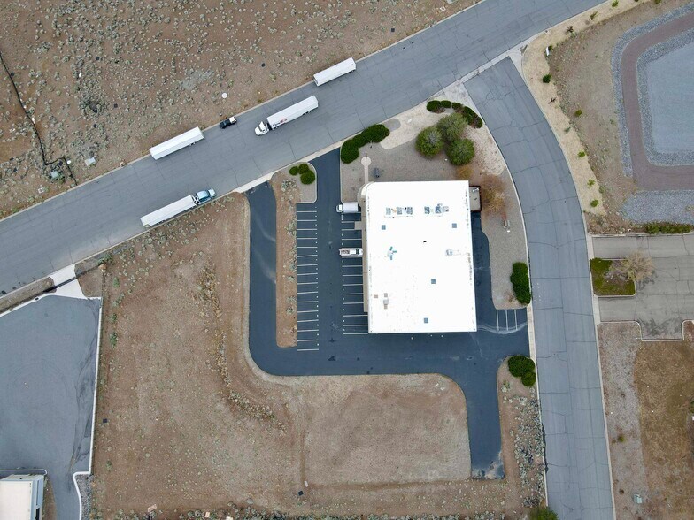 More Photos Of 5 Airpark Vista Blvd, Dayton Manufacturing For Lease