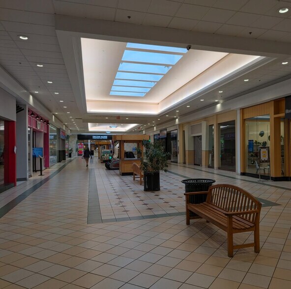 More Photos Of 123 Palmer Park Mall, Easton Unknown For Lease