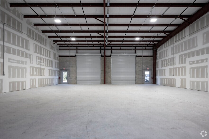 More Photos Of 452 Ninth St, Bunnell Light Distribution For Lease