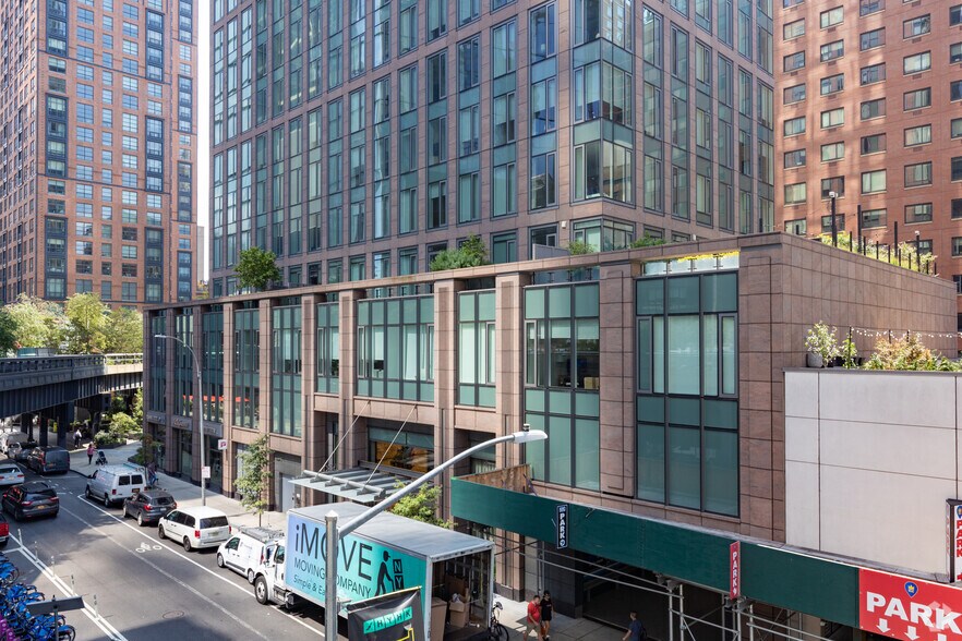 More Photos Of 530 W 30th St, New York Apartments For Lease