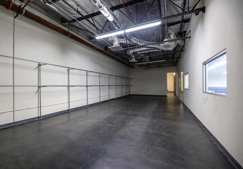 More Photos Of 1807 E 48th Pl, Los Angeles Warehouse For Lease