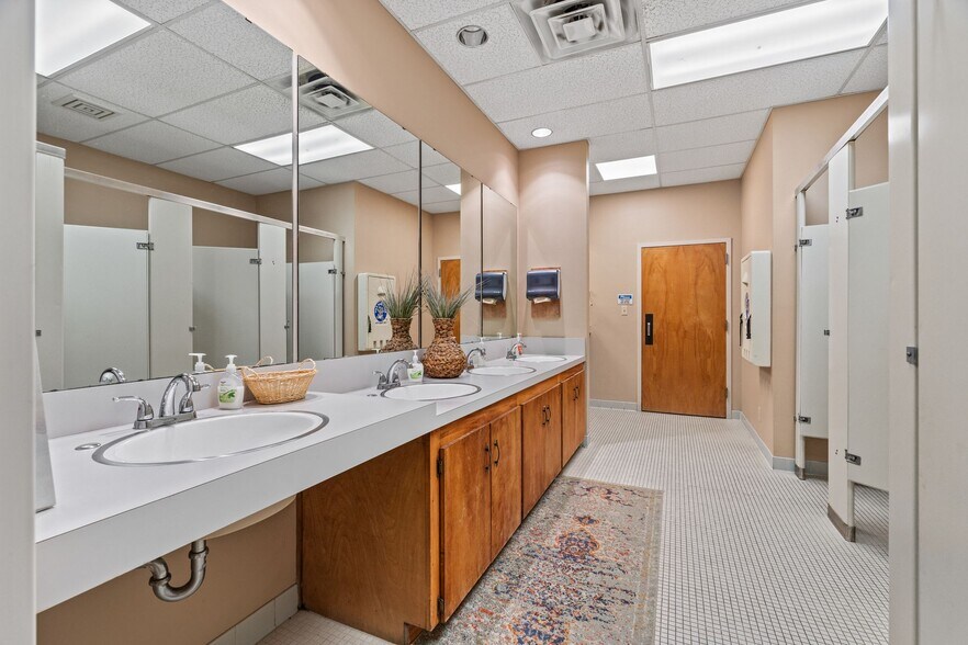 More Photos Of 1101 N Wheeler Ave, Sallisaw Religious Facility For Sale