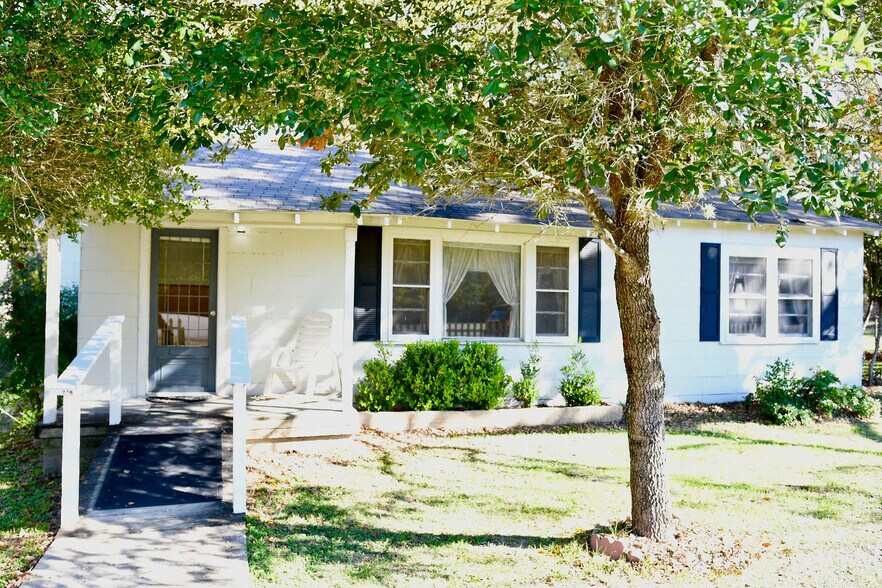 More Photos Of 9278 N Highway 77, Lexington Flex For Sale