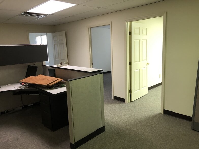 More Photos Of 3532 Irwin Simpson Rd, Mason Office Residential For Lease