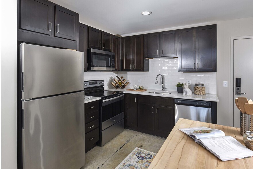 More Photos Of 615 First Ave, Pittsburgh Apartments For Lease