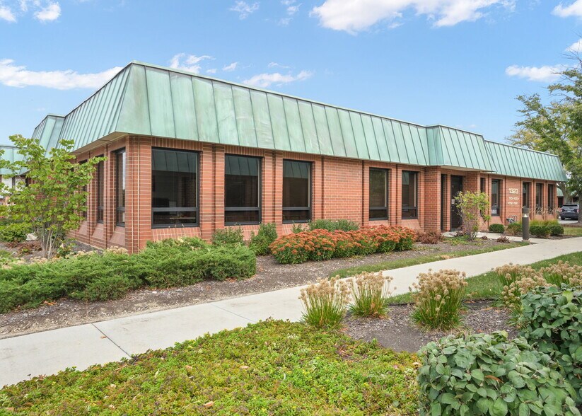 More Photos Of 1323 Butterfield Rd, Downers Grove Unknown For Lease