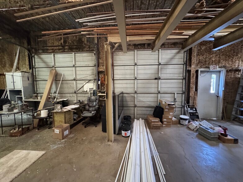 More Photos Of 1900 Crockett Rd, Palestine Storefront For Sale