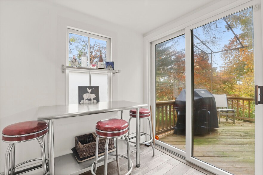 More Photos Of 47 Hollow Tree Ridge Rd, Darien Apartments For Sale