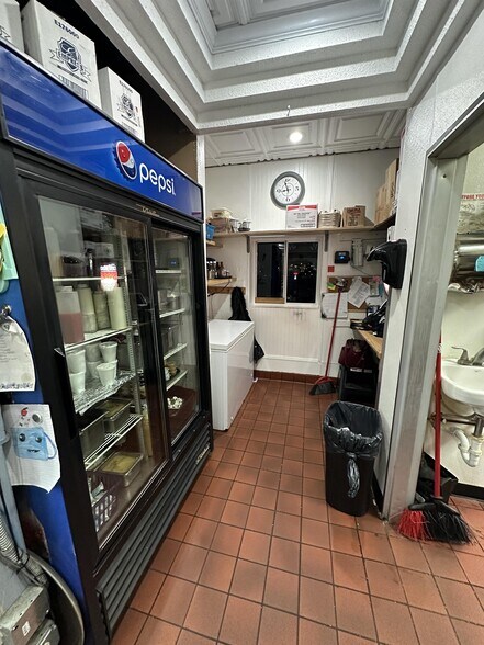 More Photos Of 1427 W Galena Ave, Freeport Freestanding For Sale