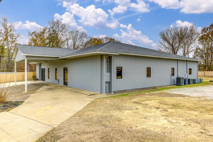 More Photos Of 6889 Paxton Rd, Vicksburg Office For Sale