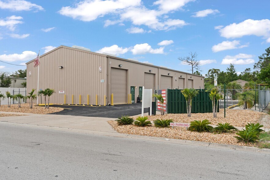 More Photos Of 743 Wesley Ave, Tarpon Springs Warehouse For Lease