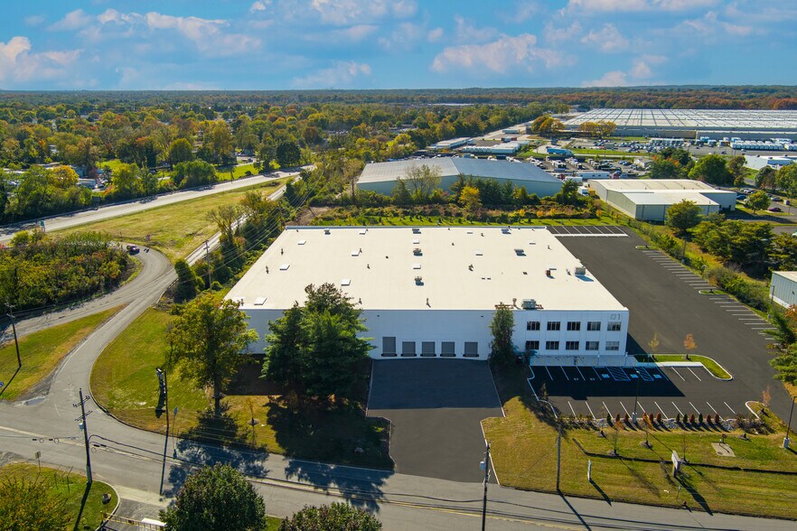 More Photos Of 1 Newbold Rd, Fairless Hills Warehouse For Lease